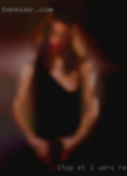 1top et 1 vers recherche nude versatile near Yreka.